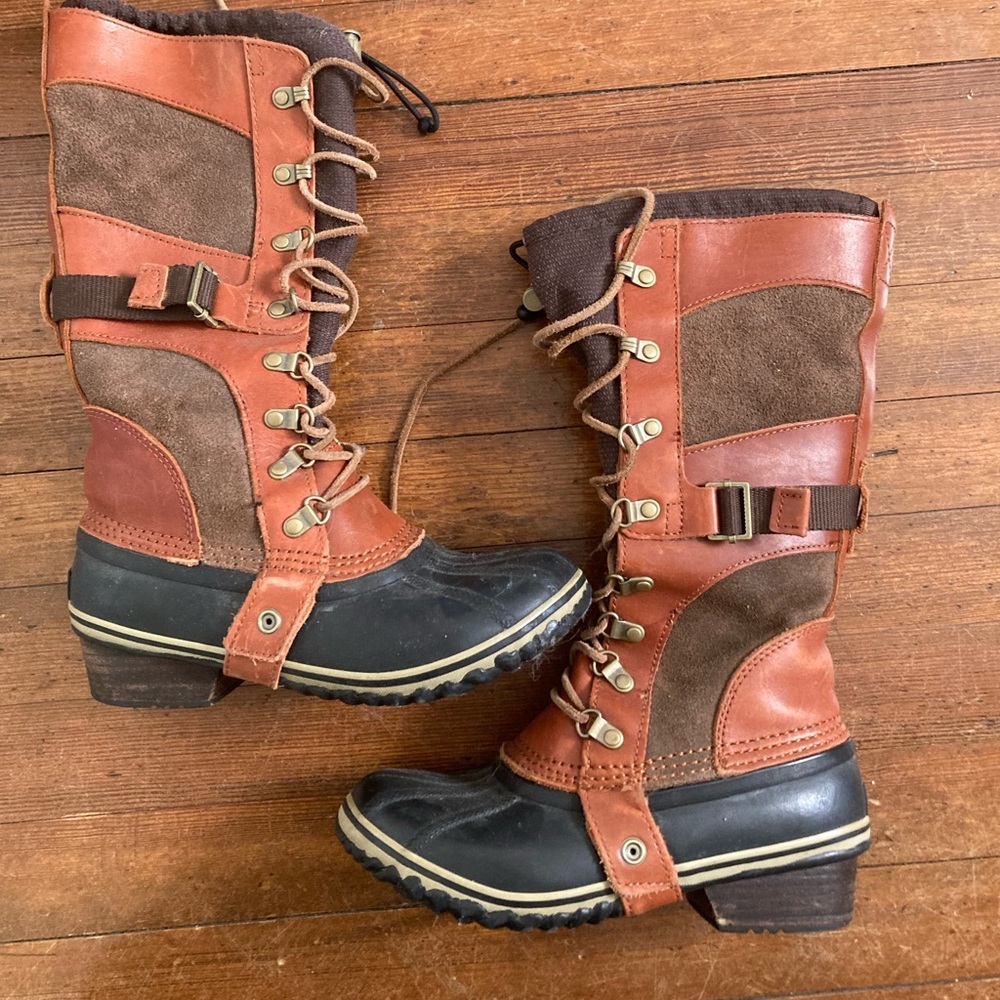 Women’s Sorel Mid-Calf Lace Up Winter Boots 6